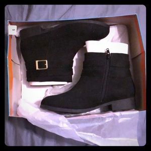 Kids Zoe and Zac size 5 black velvet boots